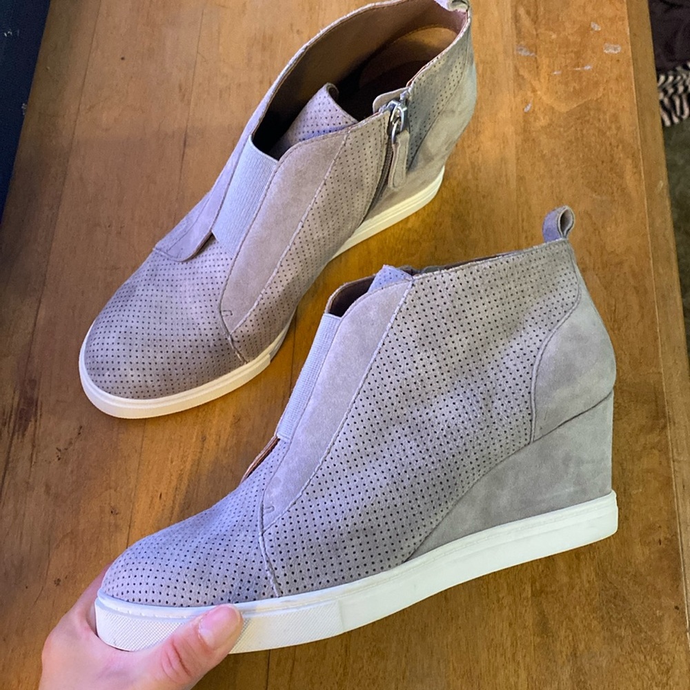 Linea Paola 8.5 Gray Suede Wedge Sneakers